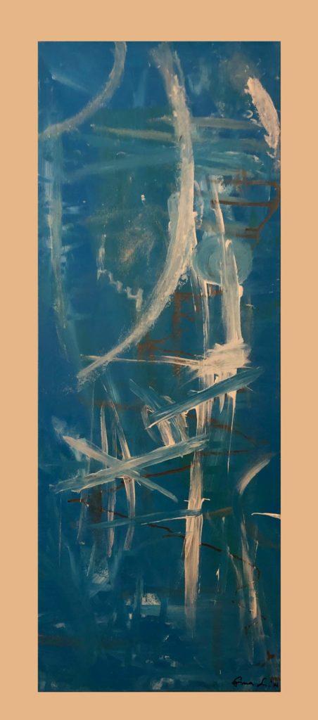Abstraktissa akryylimaalauksessa valkoisia ja mustia viivoja muodostaa siniselle pohjalle antennia muistuttavan rakennelman.